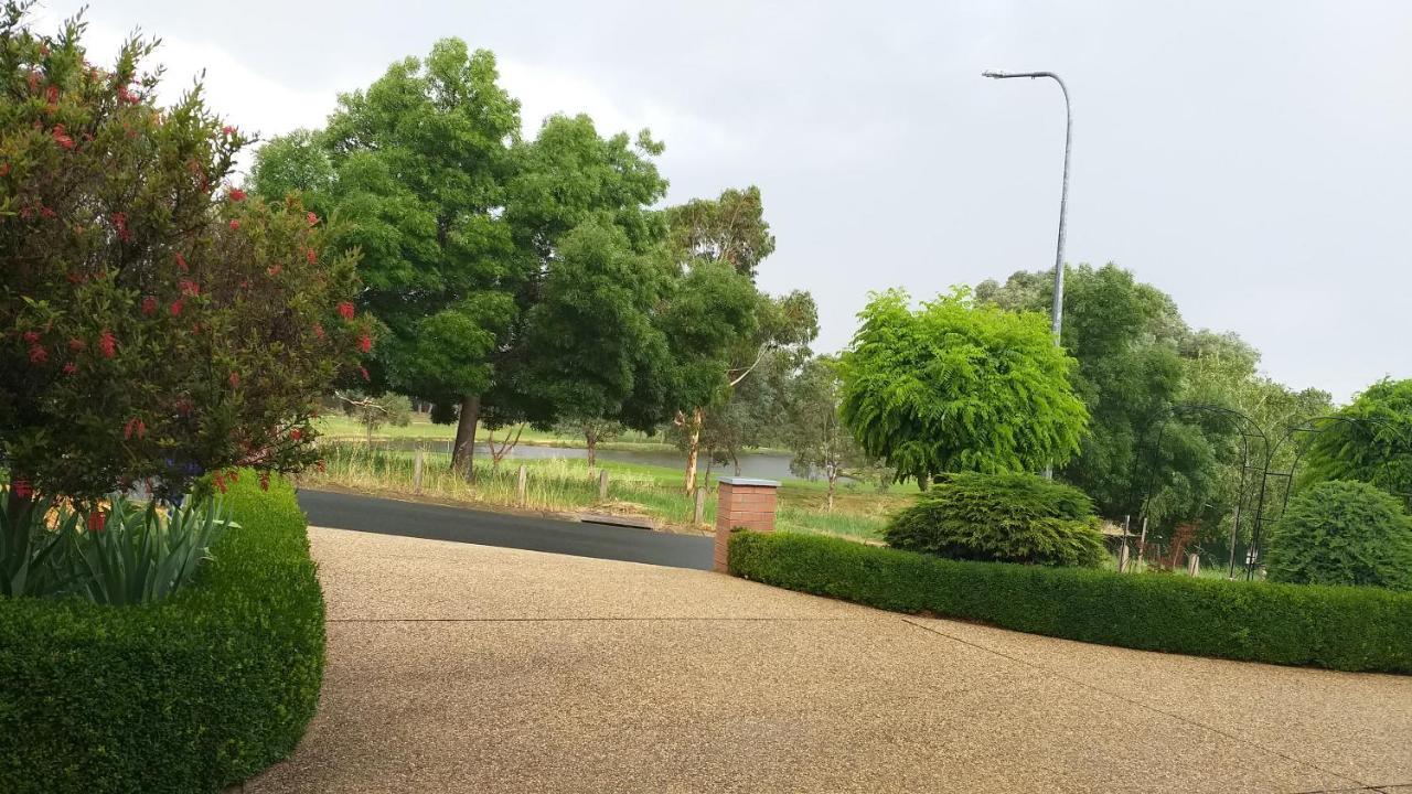 Sweet Home By The Golf Course แคนเบอร์รา ภายนอก รูปภาพ